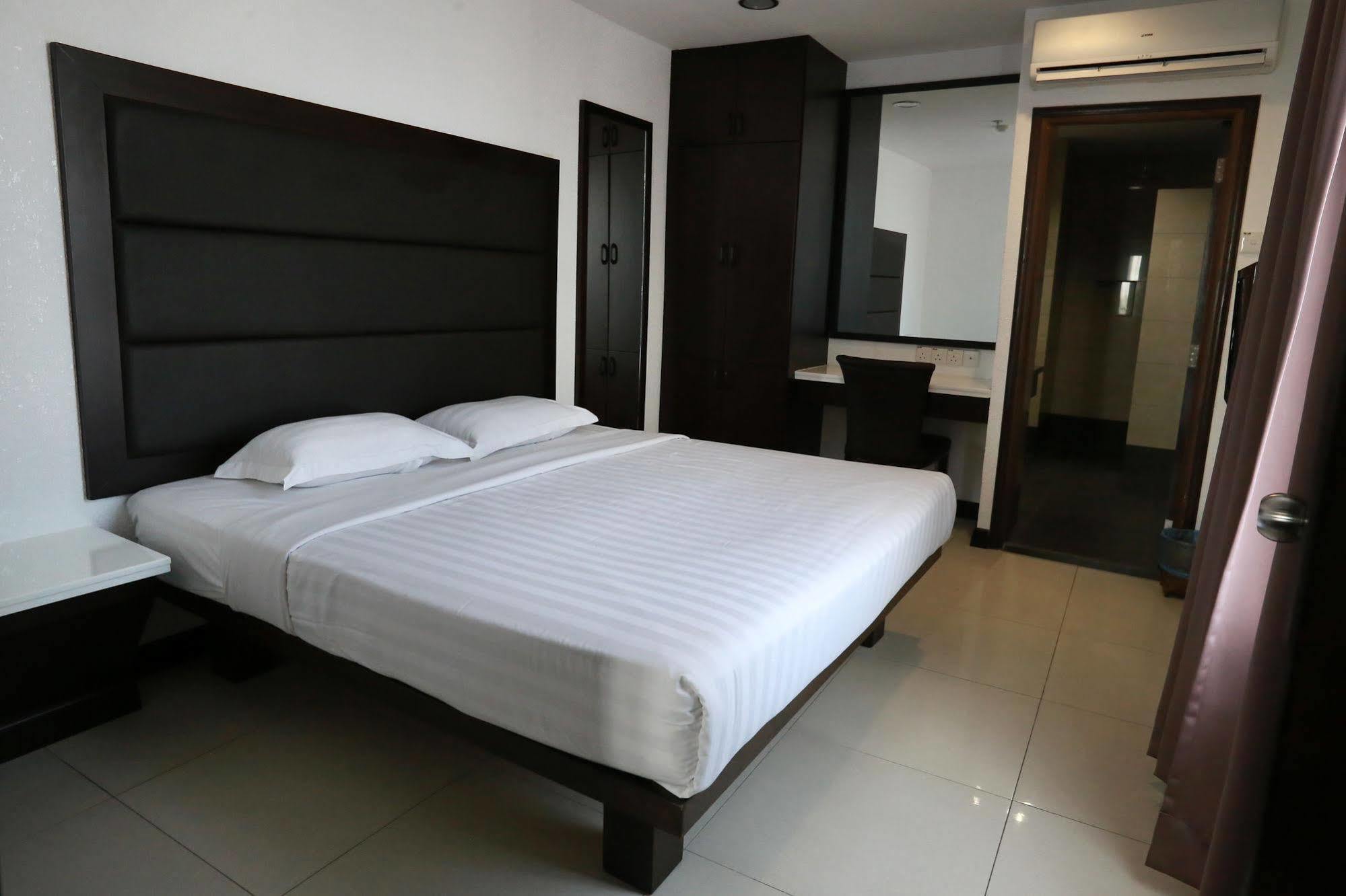 Crystal Lodge Kota Bharu Exterior foto