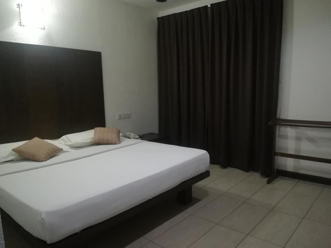 Crystal Lodge Kota Bharu Exterior foto
